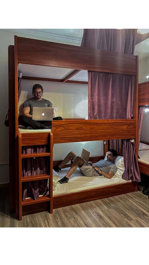 Route 66 Beach Hostel ดูไบ ภายนอก รูปภาพ